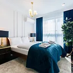 Prestige With Sauna & Parking Апартаменты *